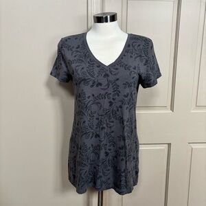EUC GAP Favorite T Gray Floral V-Neck M Tall